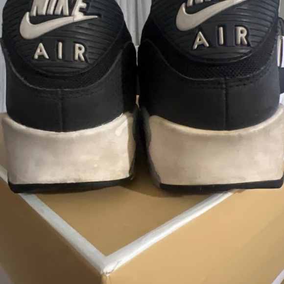 Nike - Picture 2 of 3